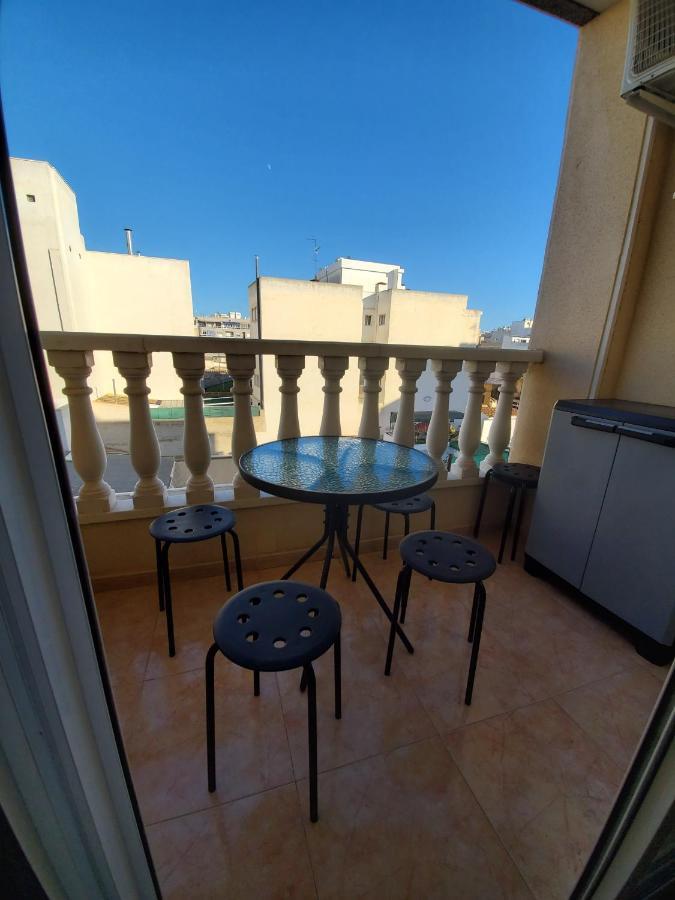 Appartement Proche Plage Avec Piscine En Centre Ville Torrevieja Buitenkant foto